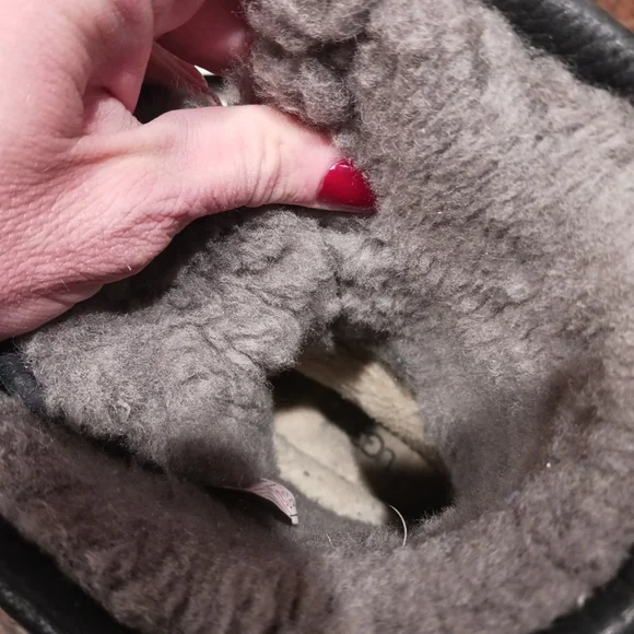 UGG Women's Adirondack III Black Grey Waterproof Leather Snow Boots. Size 8 - Picture 7 of 11